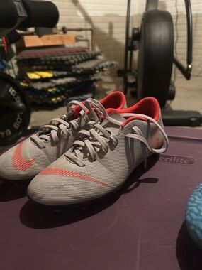 Nike Kids Soccer Cleats Gray with Red Accents 6y